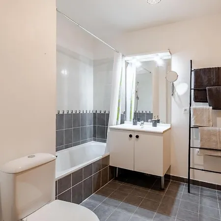 Cosy T2-tram-balcon-parking Lyon Appartement